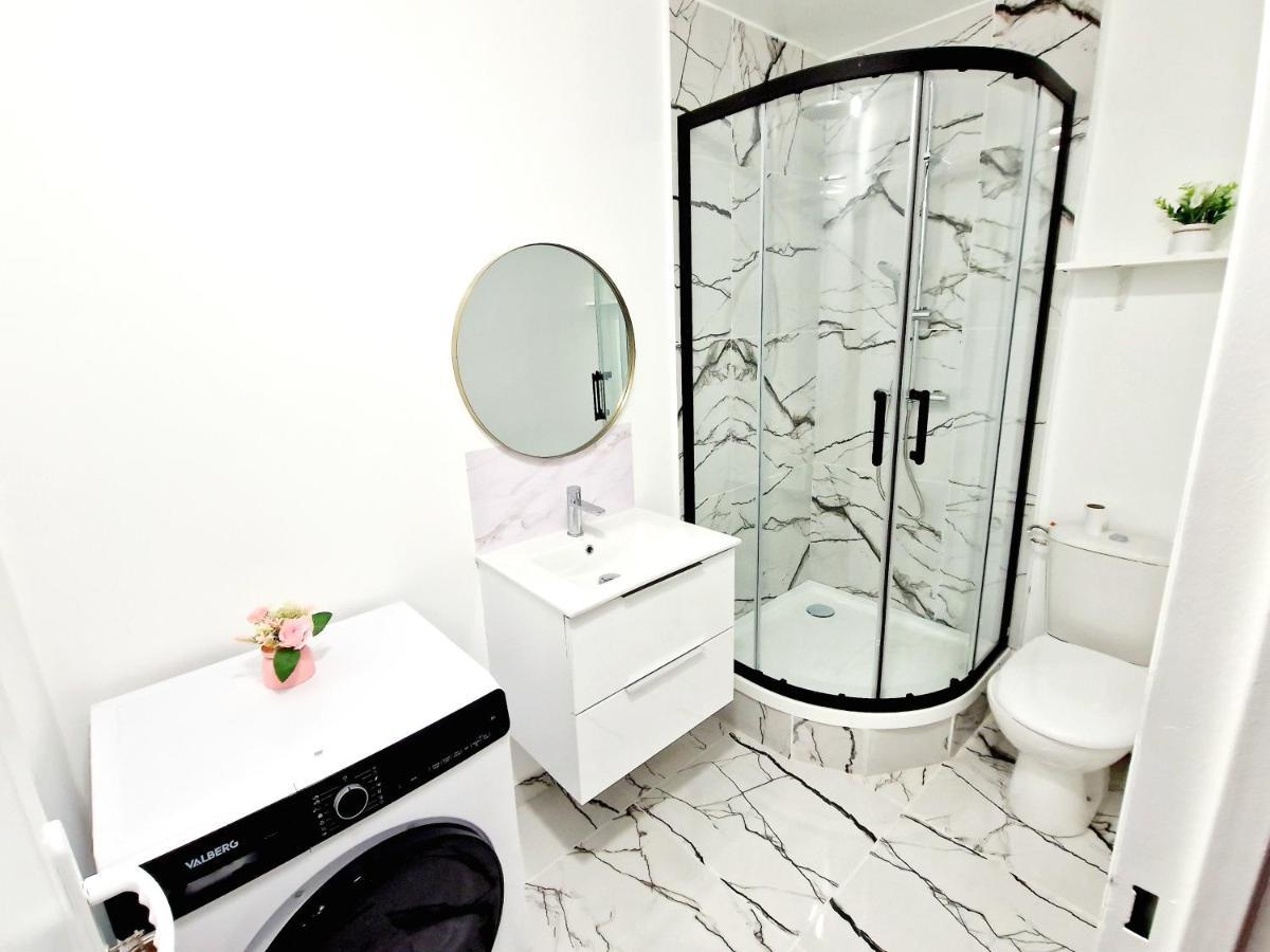 De 3 Apartment *